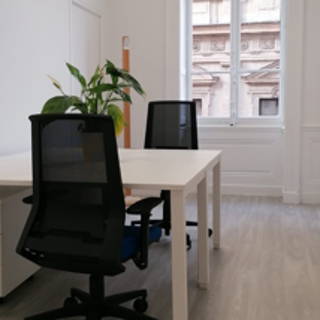 Bureau privé 13 m² 2 postes Coworking Rue de la Bourse Lyon 69002 - photo 1